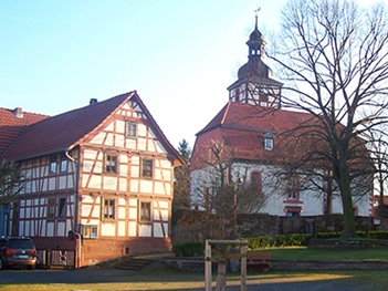 Kirche-aussen.jpg